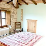 Appartamento Charming In Caprese Michelangelo, Shared Pool. *