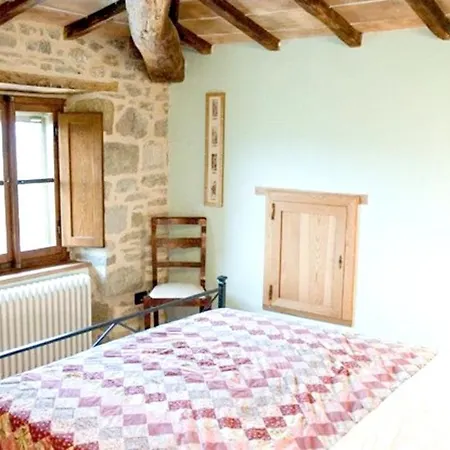 Apartment Charming In Caprese Michelangelo, Shared Pool. *