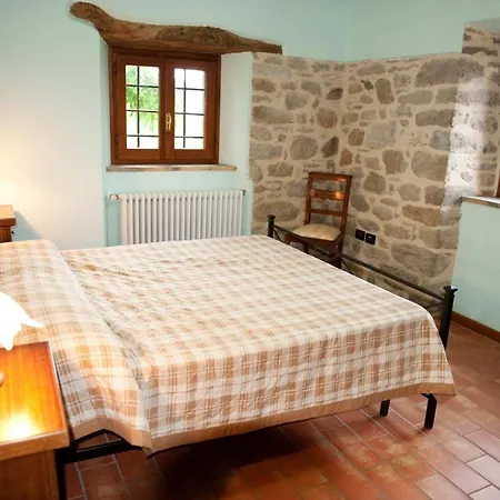 Apartment Charming In Caprese Michelangelo, Shared Pool. *