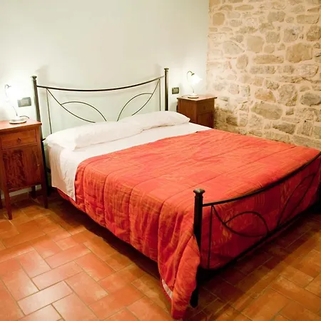 Apartment Charming In Caprese Michelangelo, Shared Pool. Arezzo