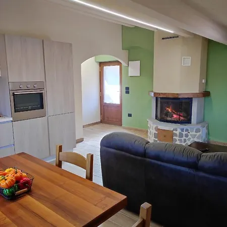 Charming In Caprese Michelangelo, Shared Pool. Apartment Arezzo