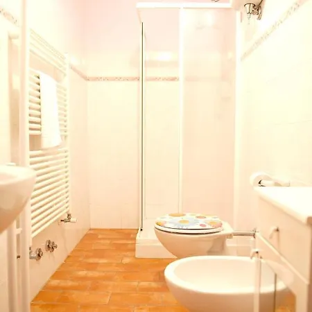 Apartment Charming In Caprese Michelangelo, Shared Pool. *